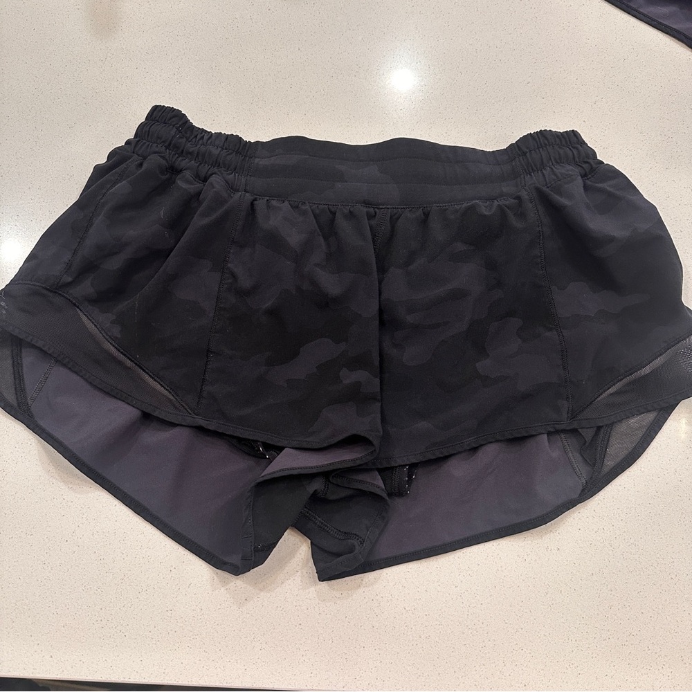 Lululemon camo hottie hot shorts 2.5 size 10
